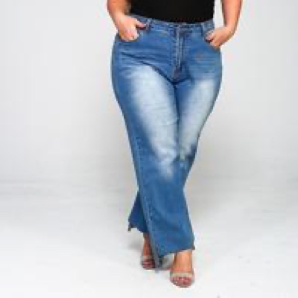 2X-3X Crystal Hi-Low Hem Jeans👖 - Picture 2 of 9